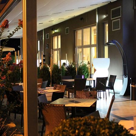 Eq Hotel Travagliato エクステリア 写真