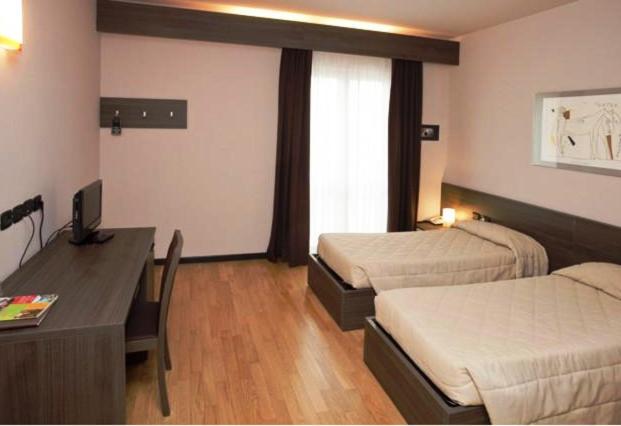 Eq Hotel Travagliato エクステリア 写真