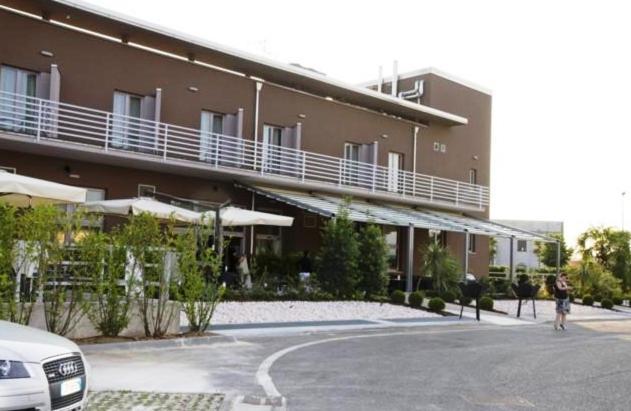 Eq Hotel Travagliato エクステリア 写真