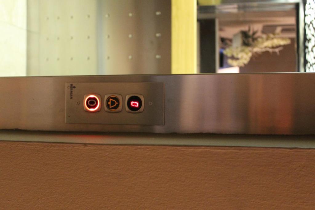Eq Hotel Travagliato エクステリア 写真