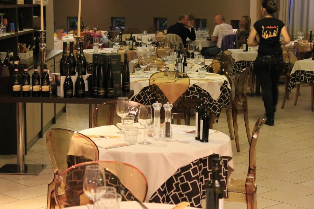 Eq Hotel Travagliato エクステリア 写真