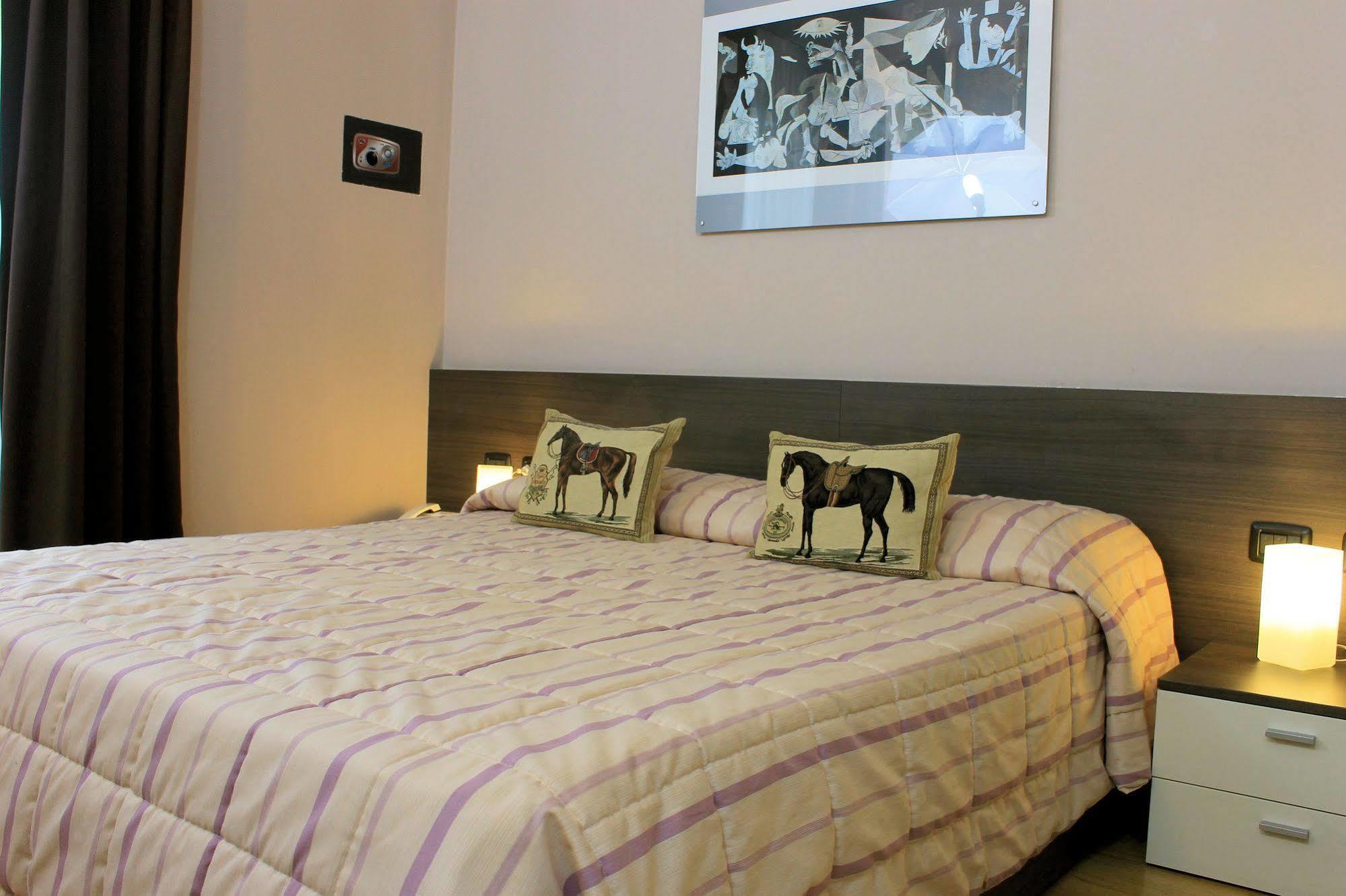 Eq Hotel Travagliato エクステリア 写真