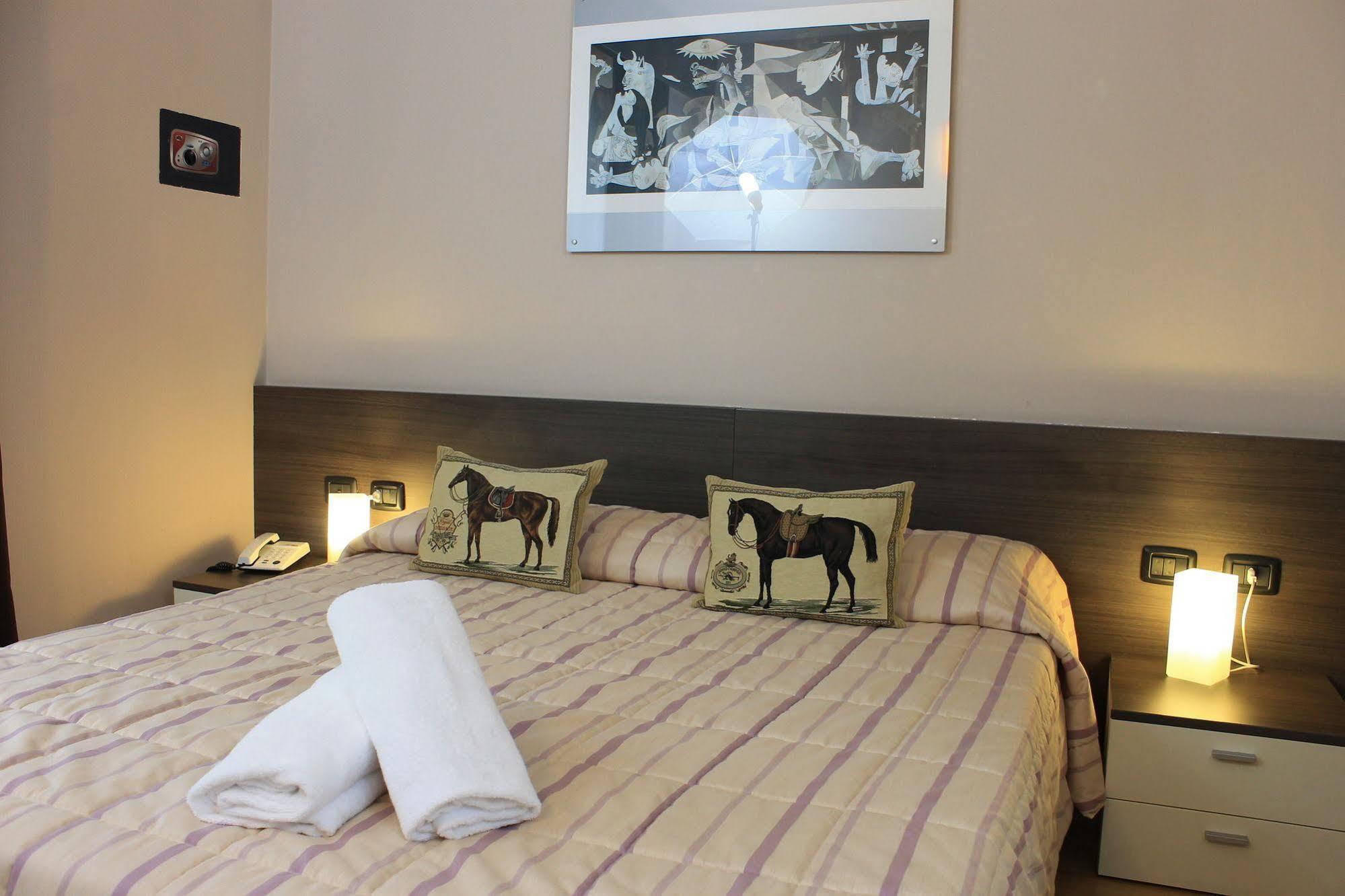 Eq Hotel Travagliato エクステリア 写真