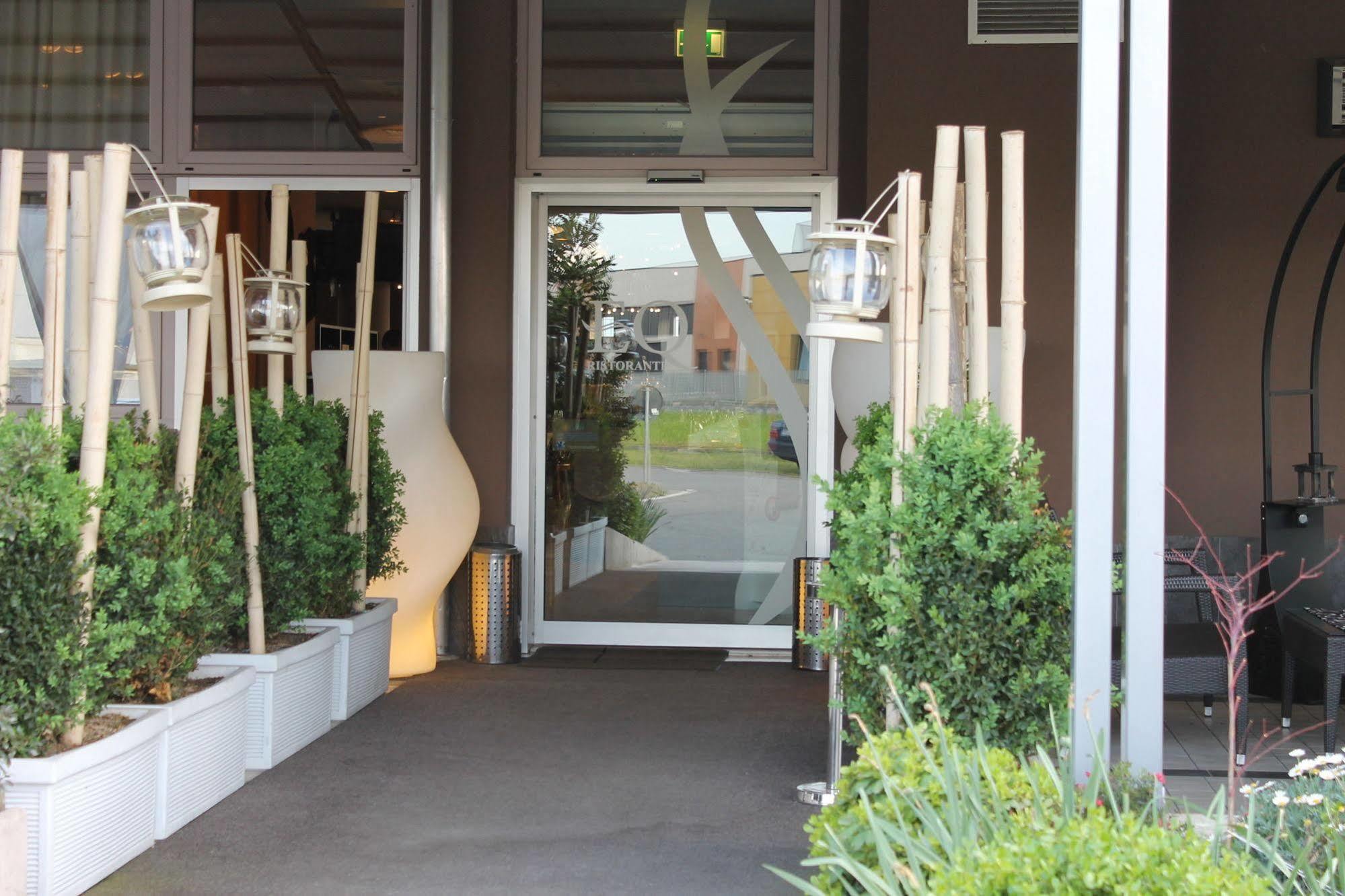 Eq Hotel Travagliato エクステリア 写真