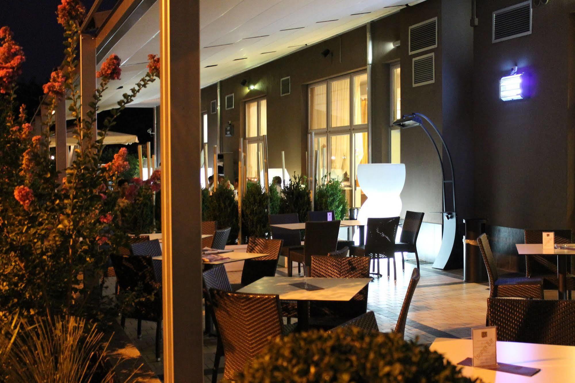 Eq Hotel Travagliato エクステリア 写真